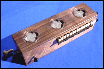 Chiffonie, divertissement invention